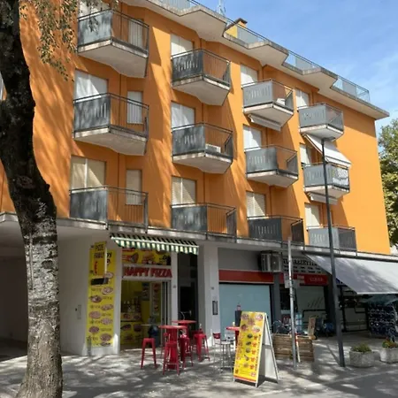 Colorful Flat In Bibione-beahost * ביביונה