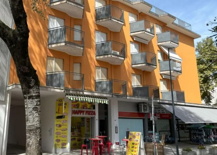 Colorful Flat In Bibione-beahost * ביביונה
